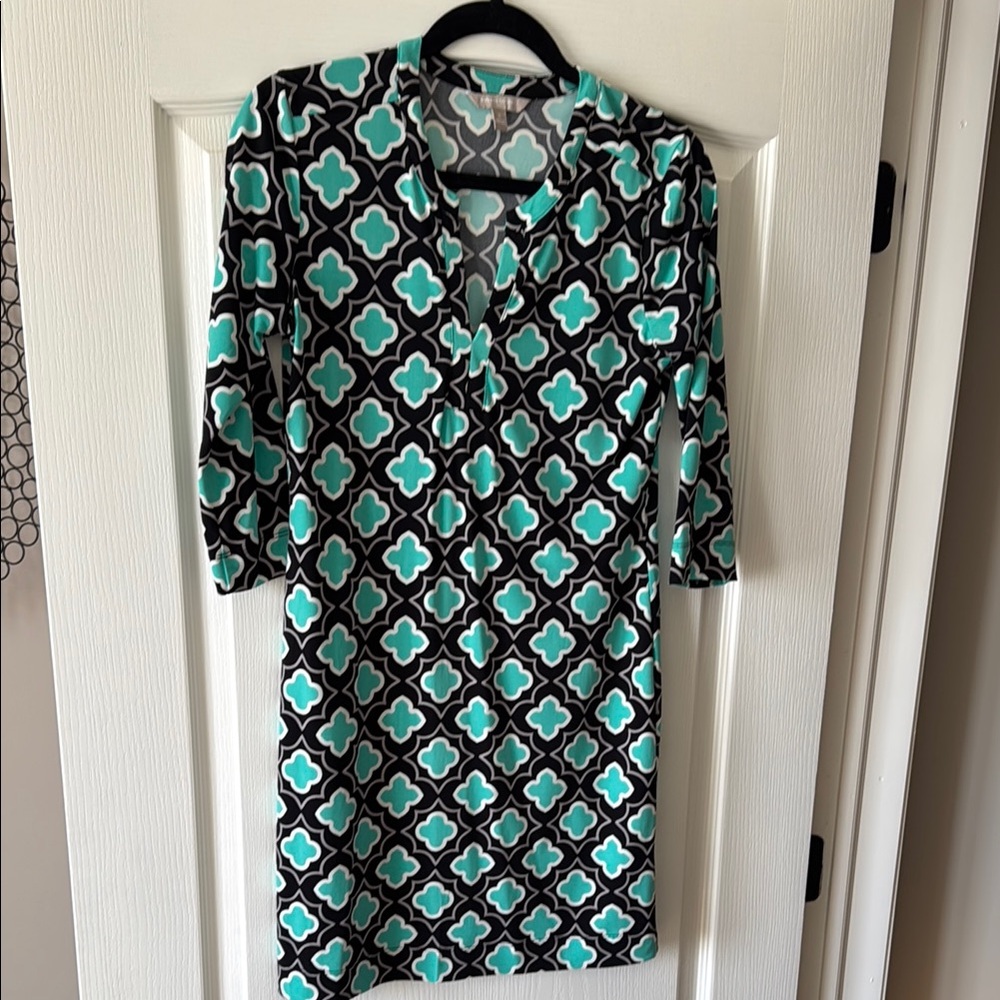 Blue and Green V-Neck Sheath Dress with 3/4 Sleeves